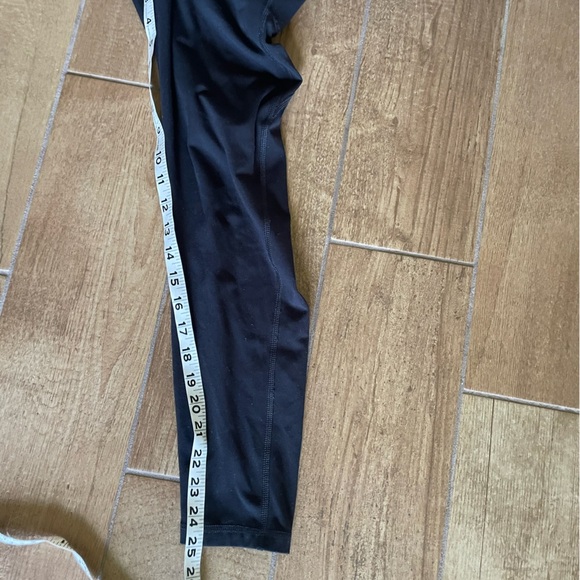 GAP Fit Black Leggings with pockets women’s medium - Picture 9 of 10